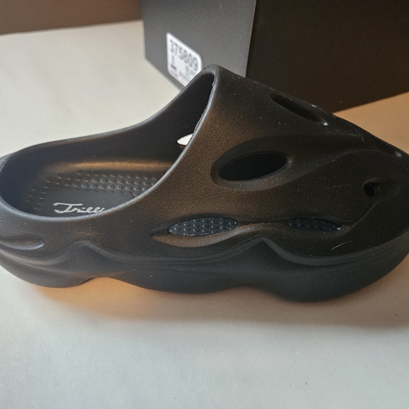 Zumiez slides - Picture 11 of 11